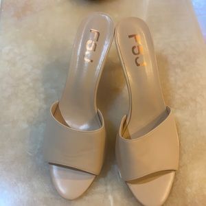 Nude heeled mules. Versatile design & comfortable